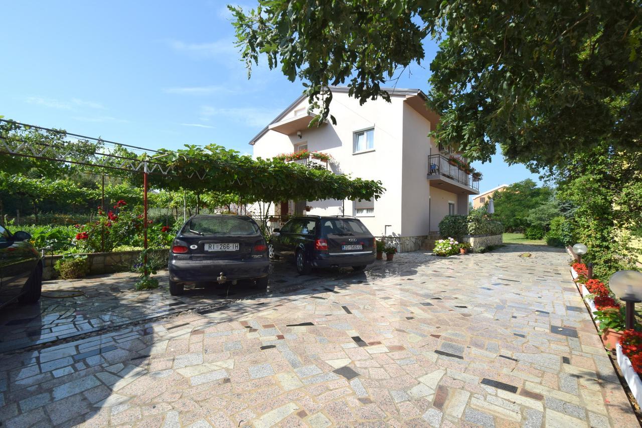 Apartments Josipa Malinska Exterior photo