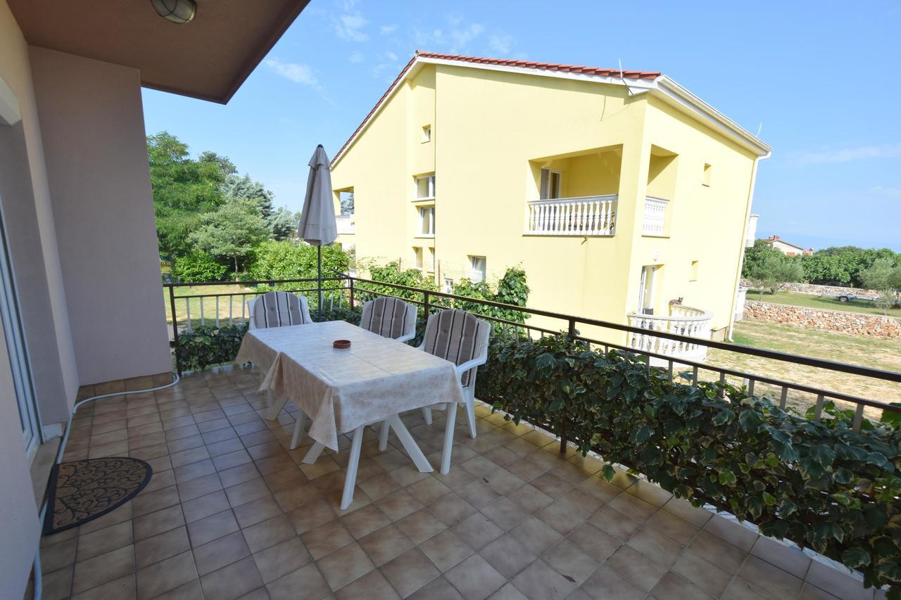 Apartments Josipa Malinska Exterior photo